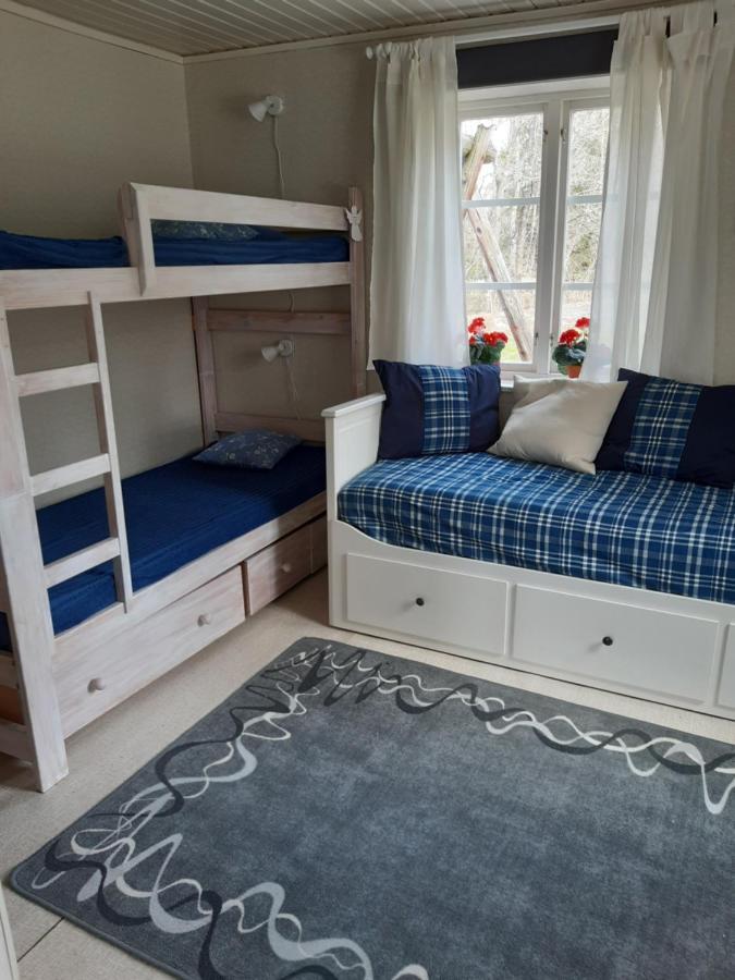 Roeda Stugan Pa Slinken Bed & Breakfast Sala